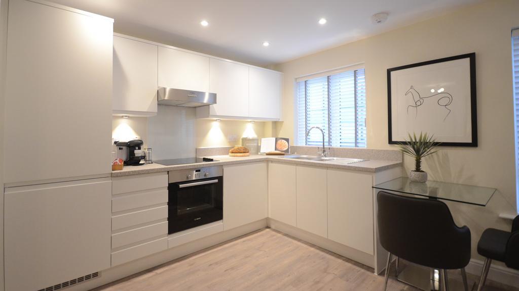 House Of Fisher- Solstice House Apartments Farnborough  Kültér fotó