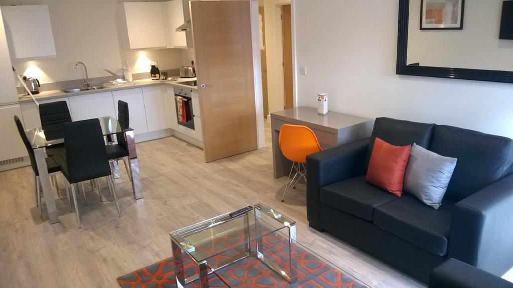 House Of Fisher- Solstice House Apartments Farnborough  Kültér fotó