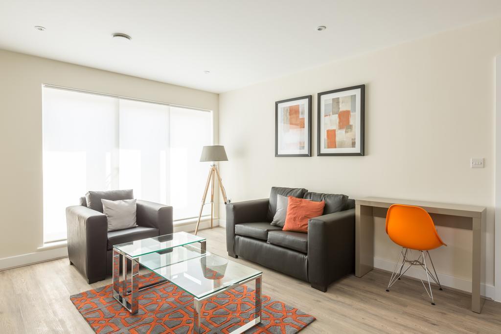 House Of Fisher- Solstice House Apartments Farnborough  Kültér fotó