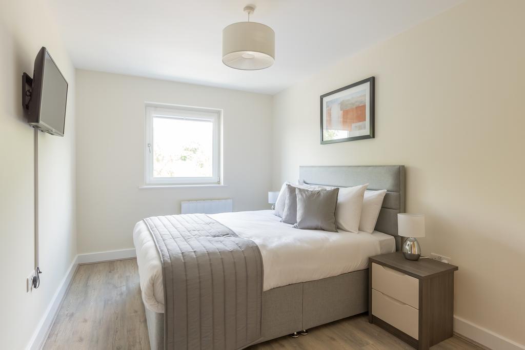 House Of Fisher- Solstice House Apartments Farnborough  Kültér fotó