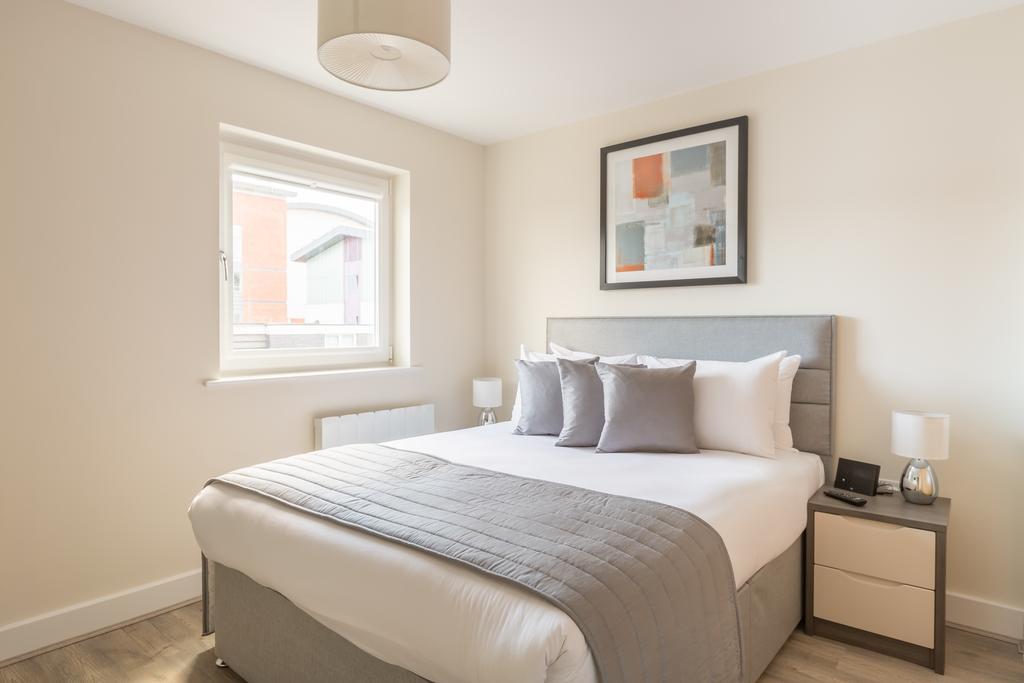 House Of Fisher- Solstice House Apartments Farnborough  Kültér fotó